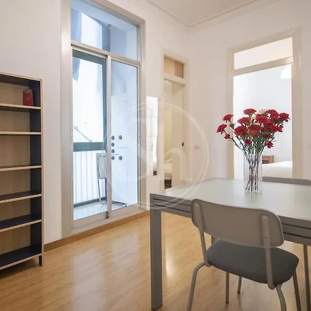 Bonito En Poble Sec Appartamento Barcellona